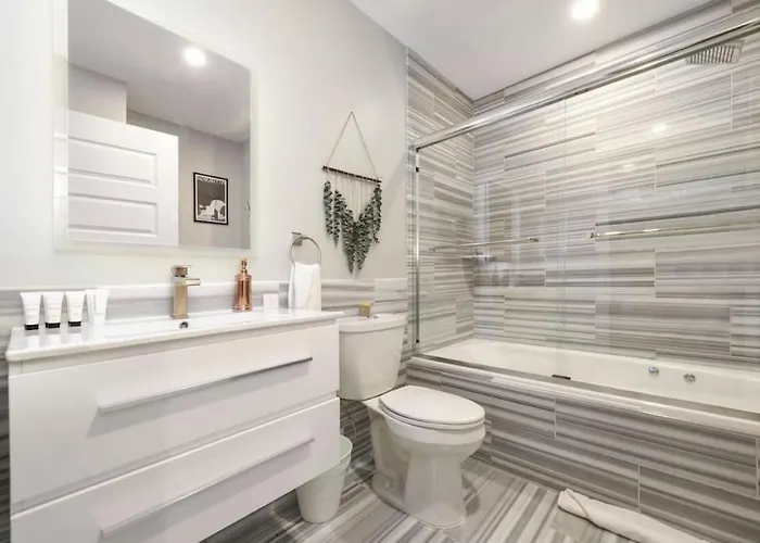 Apartment Hostwise - The Washington At Chatham - Free Parking, Private Gym, Skyline Views!