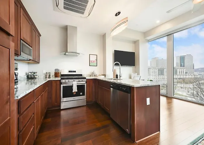 Hostwise - The Washington At Chatham - Free Parking, Private Gym, Skyline Views! Apartment Pittsburgh