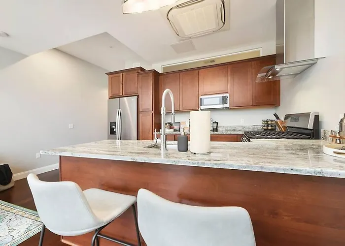 Hostwise - The Washington At Chatham - Free Parking, Private Gym, Skyline Views! Apartment *