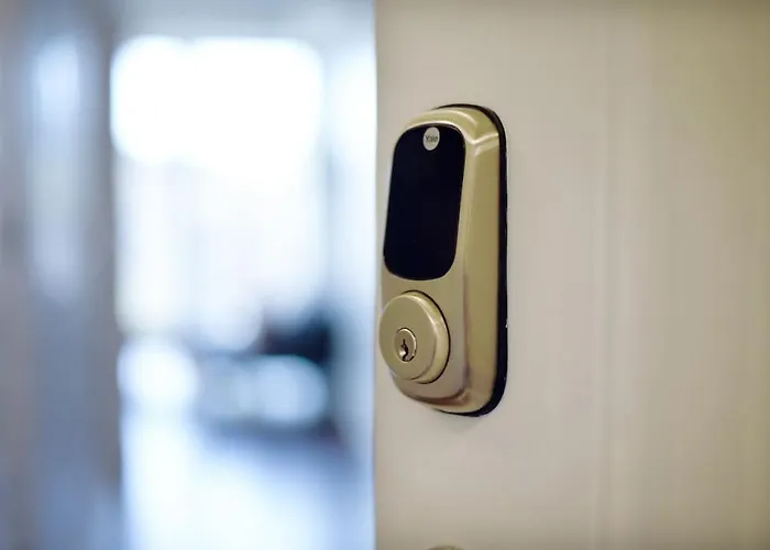 Apartment Hostwise - The Washington At Chatham - Free Parking, Private Gym, Skyline Views!