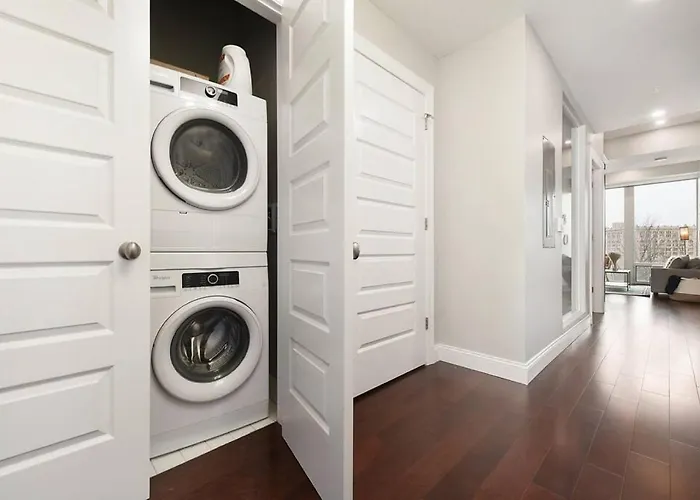 Apartment Hostwise - The Washington At Chatham - Free Parking, Private Gym, Skyline Views! *